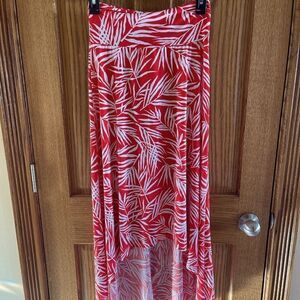 New Large Reddish and White Skirt